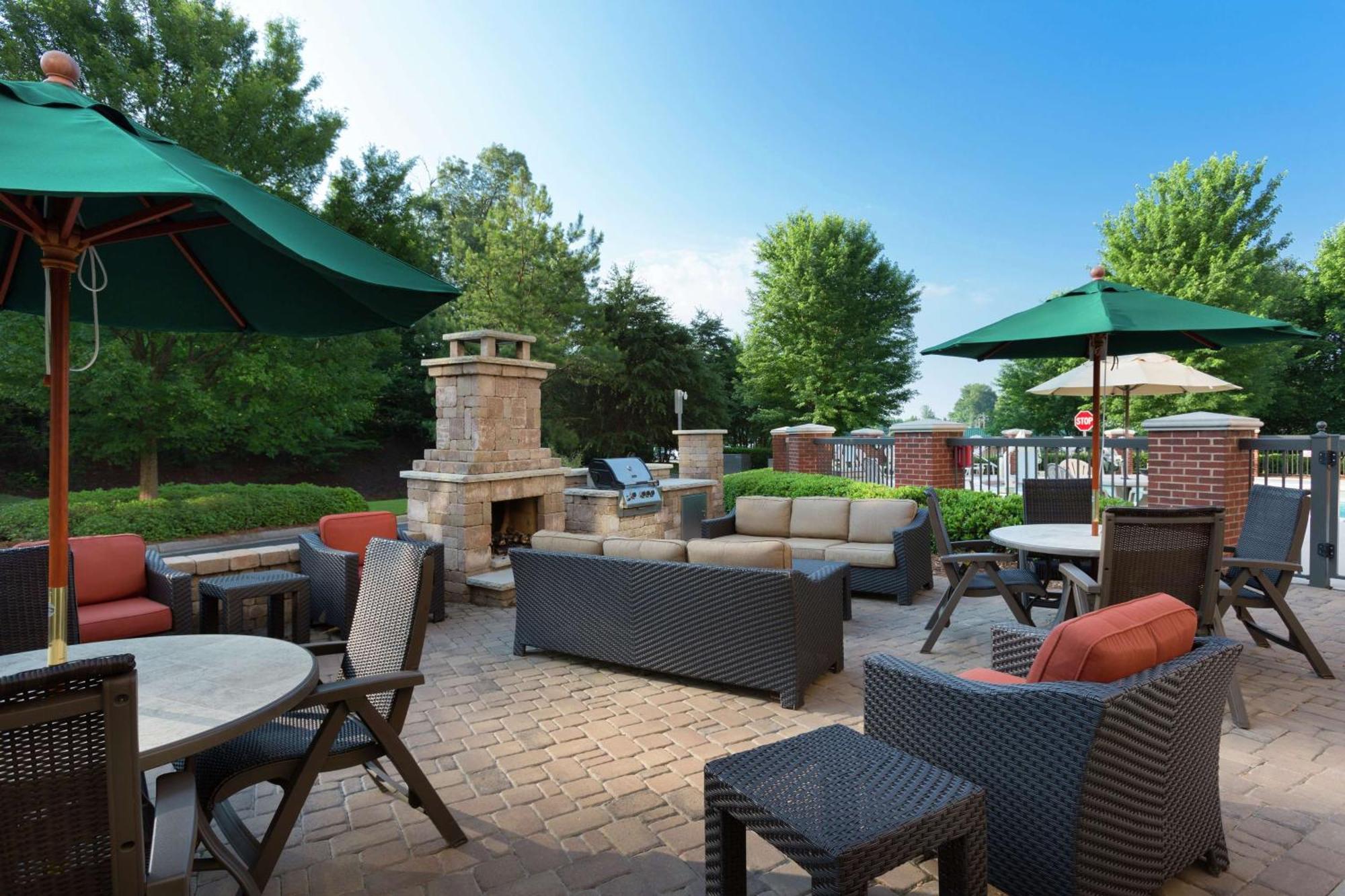 Hampton Inn Belmont At Montcross Extérieur photo
