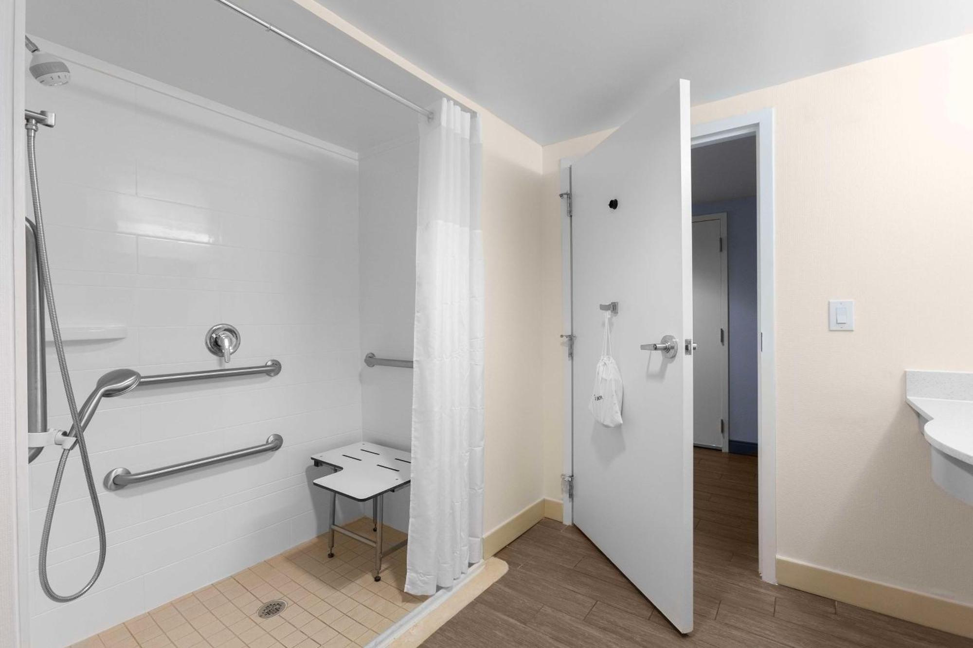 Hampton Inn Belmont At Montcross Extérieur photo
