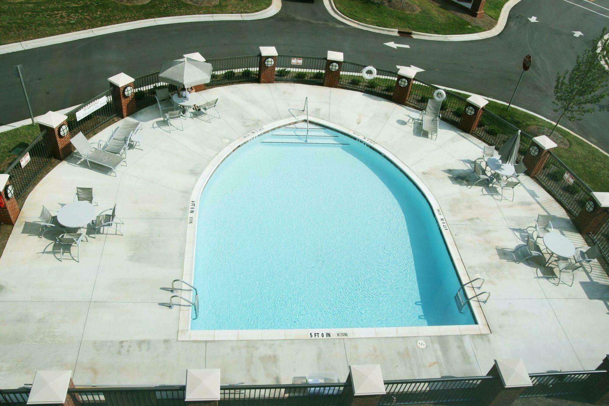 Hampton Inn Belmont At Montcross Extérieur photo